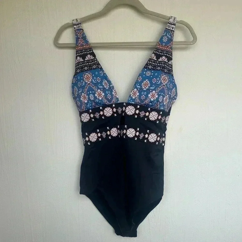 Meet Curve One piece - Picture 3 of 5
